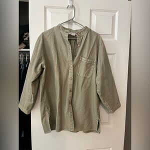 Grey corduroy button-down. 3/4 length sleeves. Tunic style fit. Vintage 90s. XL